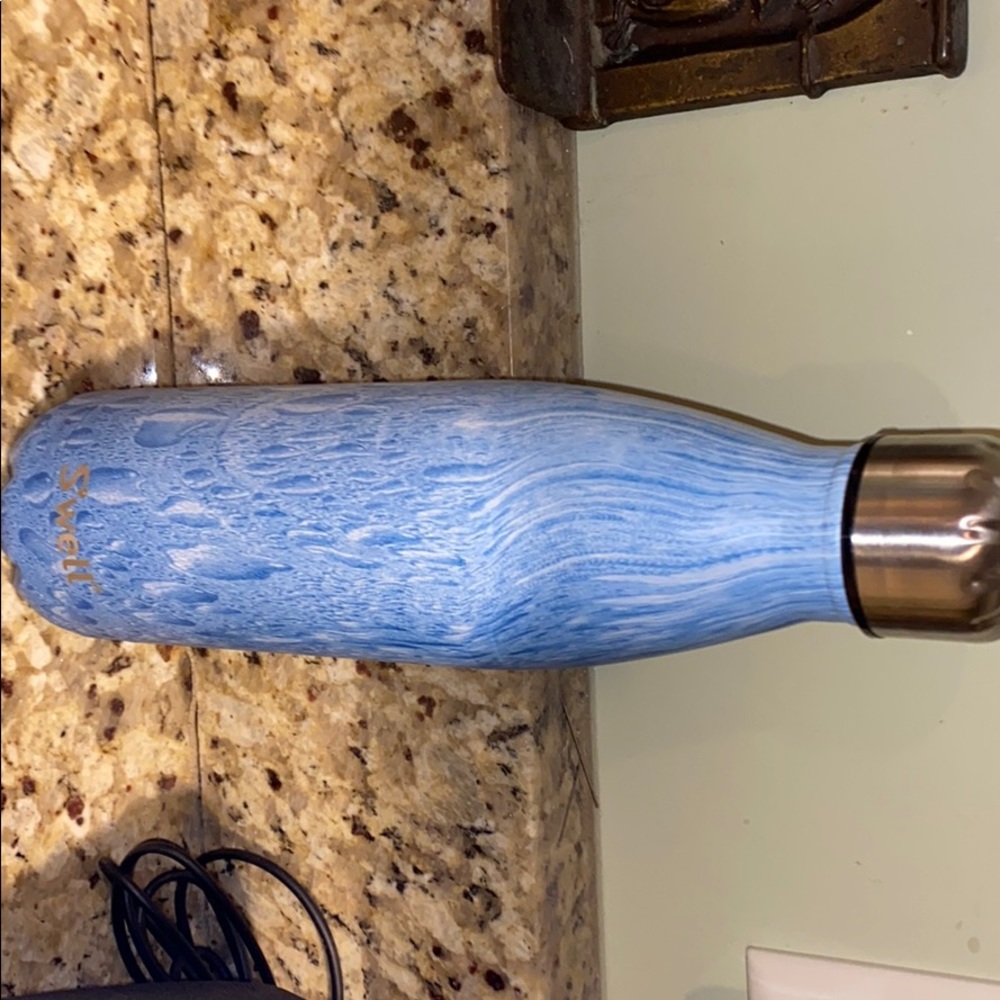 Swell water bottle